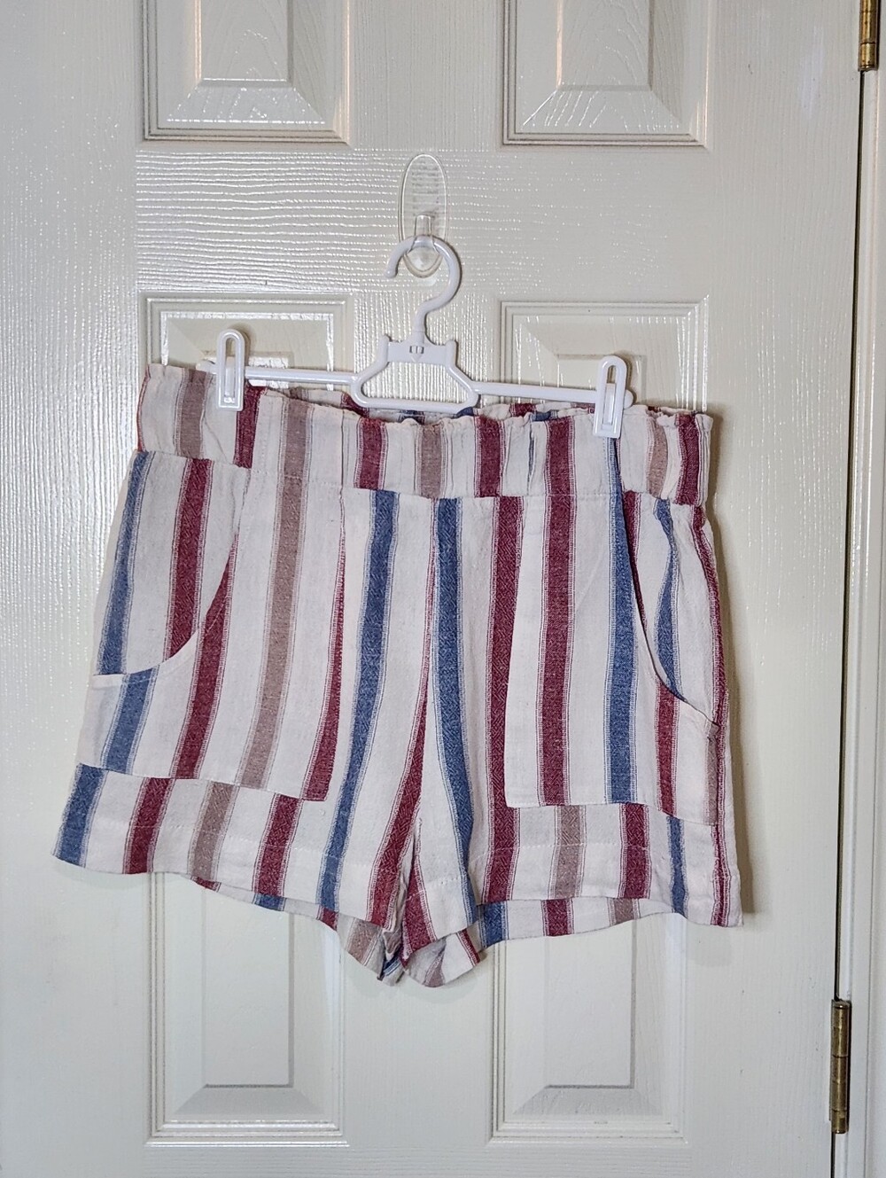 Indigo Rein Striped Linen Blend High-Waist Shorts in Off White, Red, Blue, Tan L